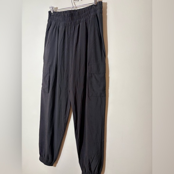 Vuori Women’s Villa Cargo Jogger in Black Size M - Picture 5 of 8